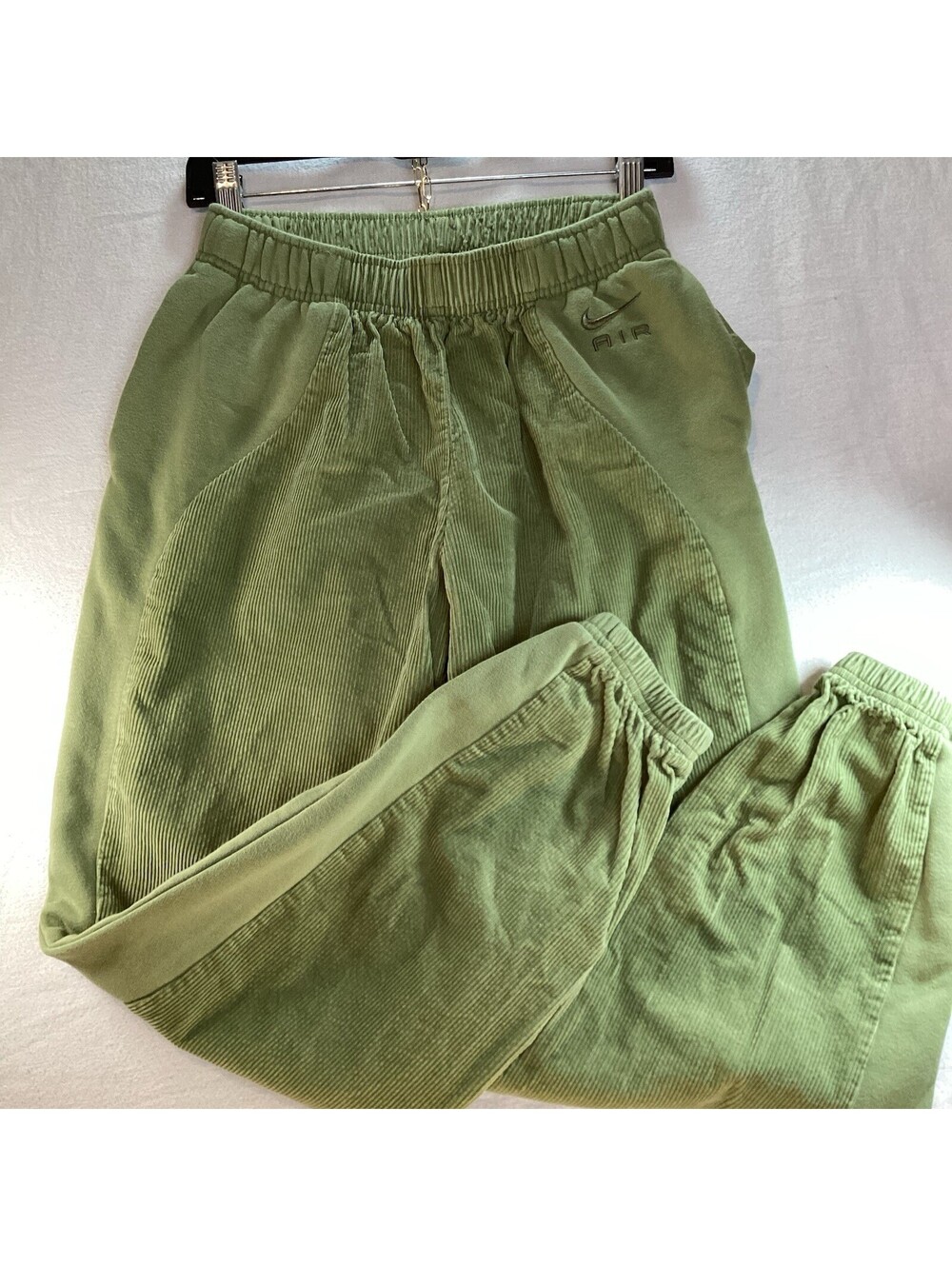Nike Air Men’s Green Corduroy Jogger Sweatpants Size Small Pockets Winter Fall